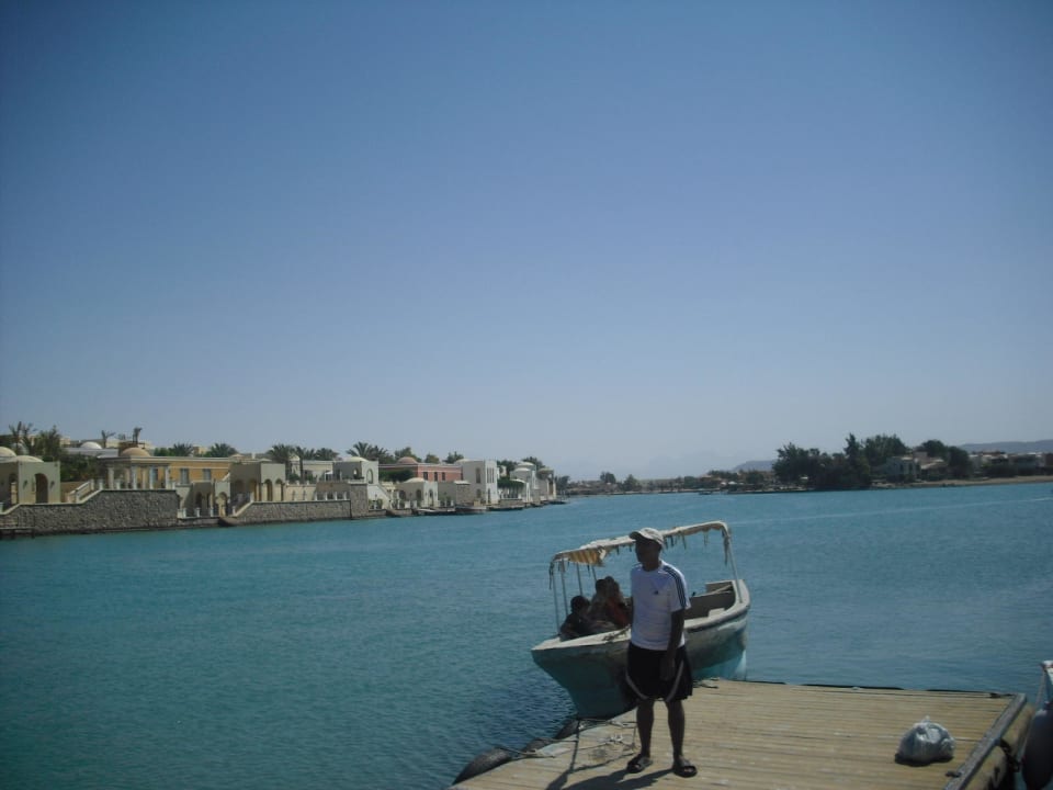 Boot von Hotel an Strand Panorama Bungalows Resort El Gouna