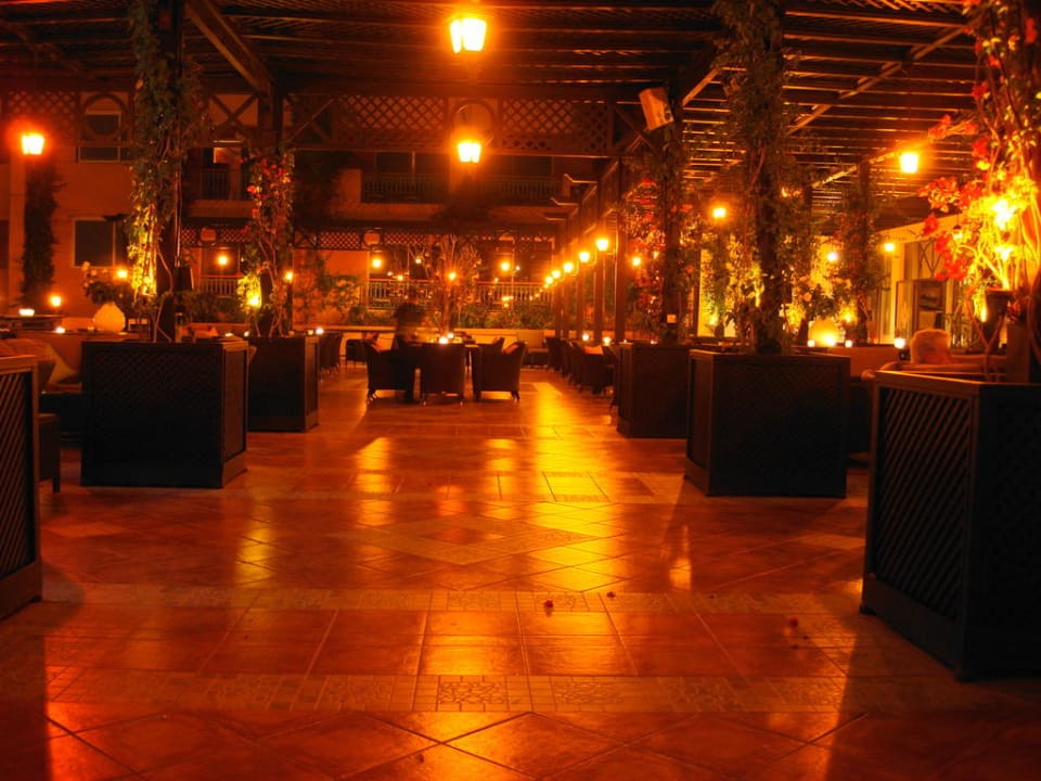 Restaurantterrasse bei Nacht Hotel Sofitel Marrakesch Lounge & Spa