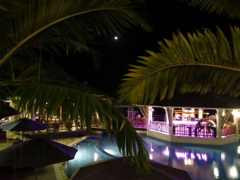 Poolbar und Restaurant vom Balkon Pearle Beach Resort & Spa