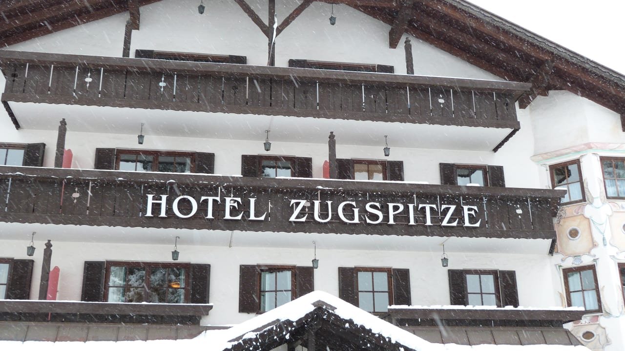 Außenansicht Hotel Zugspitze