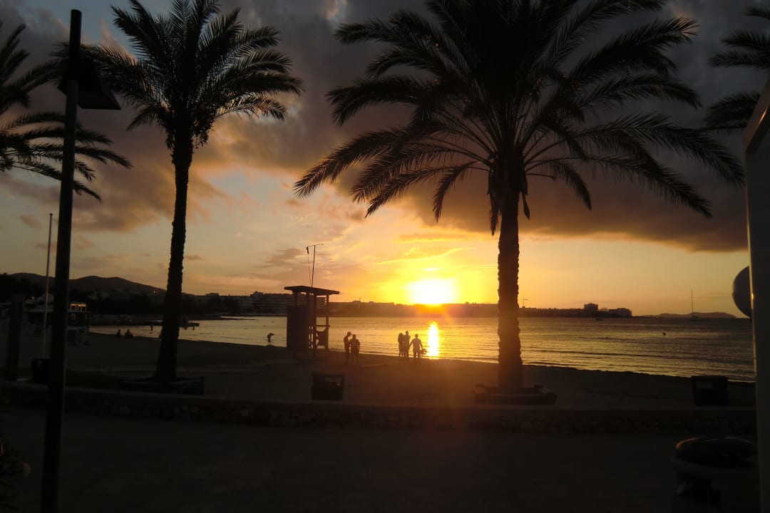 Blick auf den Strand bei Sonnenuntergang Hotel Osiris