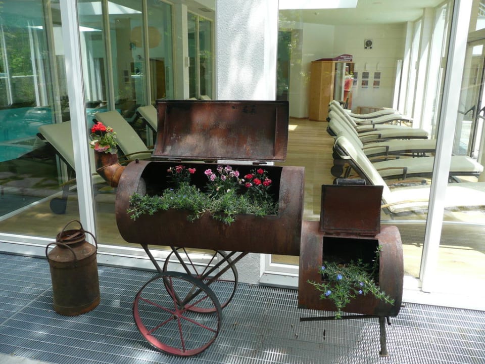 Kleiner, aber sehr liebevoll angelegter Garten Vitalpina Hotel Waldhof
