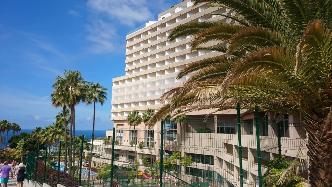 Südseite mit Pool Iberostar Waves Bouganville Playa