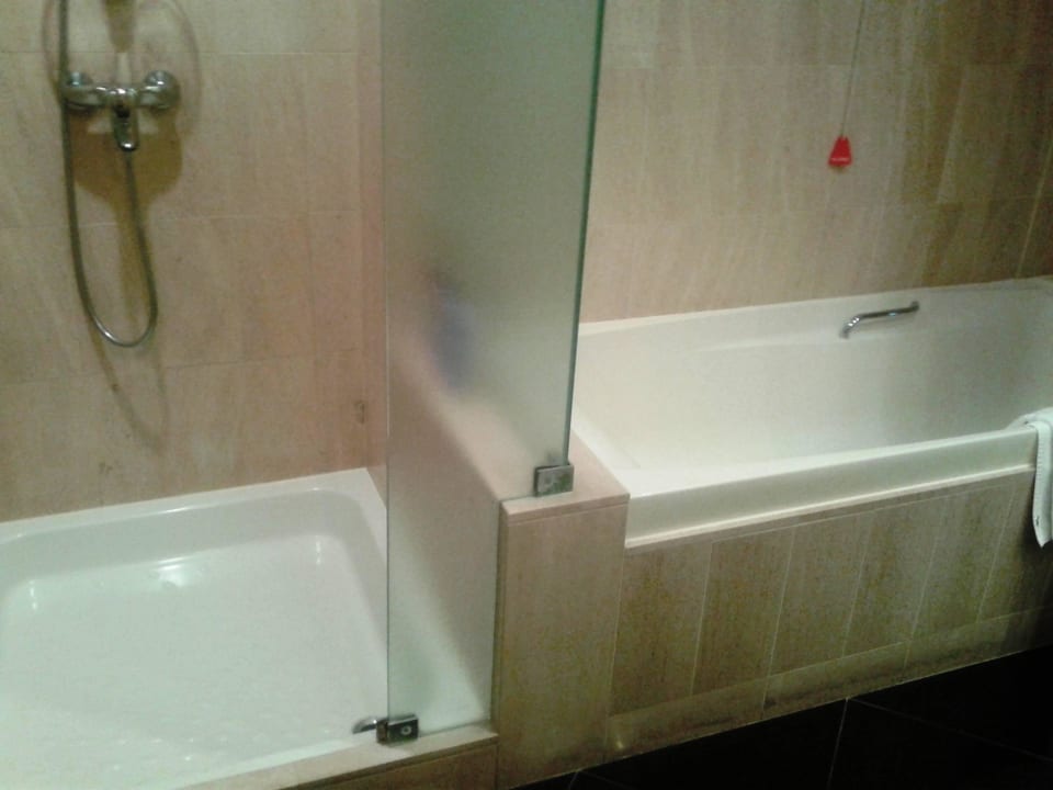 Bad mit Wanne + Dusche Hotel The Cliff Bay (PortoBay)