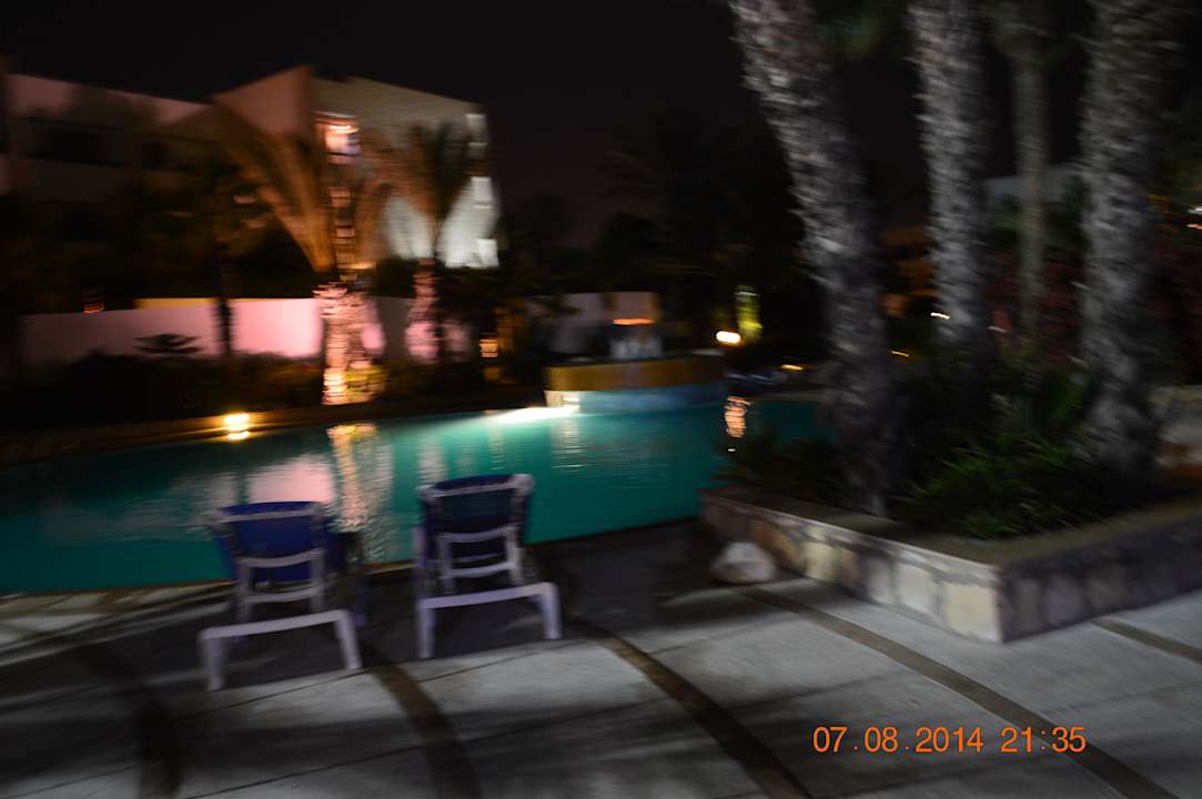 Basen nocą Dunes D'or Ocean Club