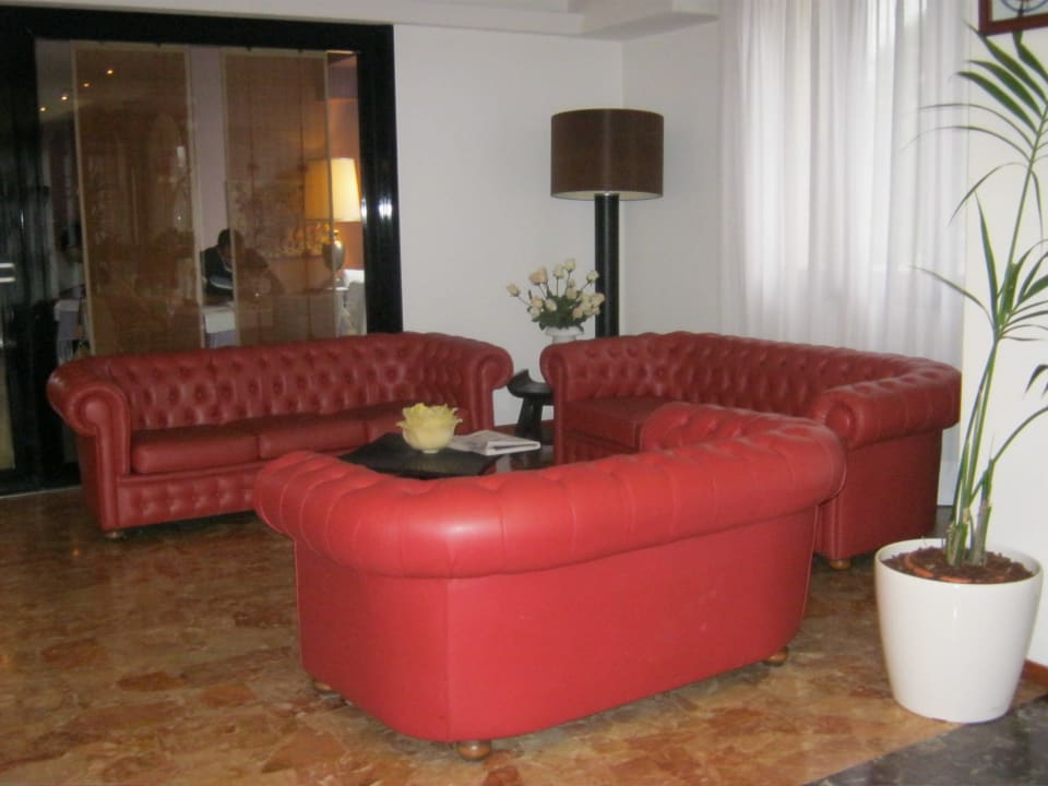 Sitzecke in der Lobby Hotel La Meridiana