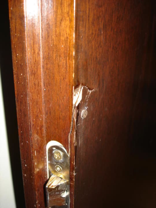 Beschädigte Türfassung Steigenberger ALDAU Beach Hotel