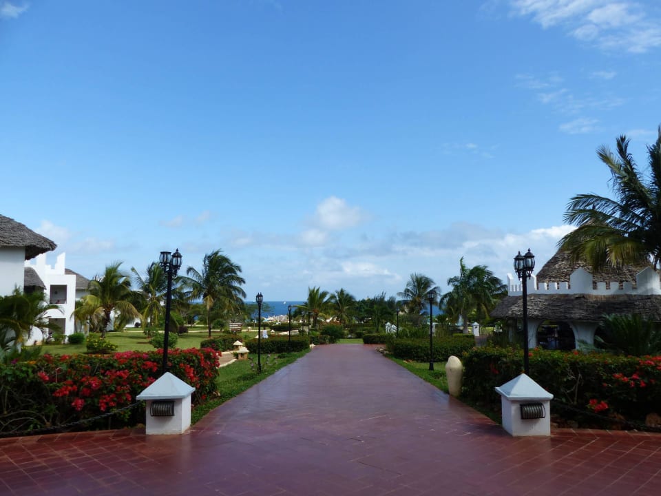 Von der Lobby aus... Royal Zanzibar Beach Resort