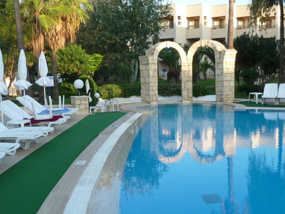 Relax-Pool (einer von 3 Pools) Labranda Alantur Resort