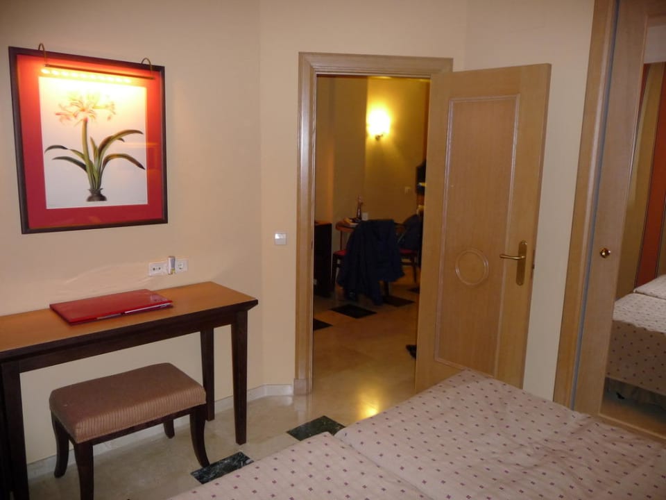 Schlafzimmer in Richtung Wohnbereich Grupotel Playa de Palma Suites & Spa