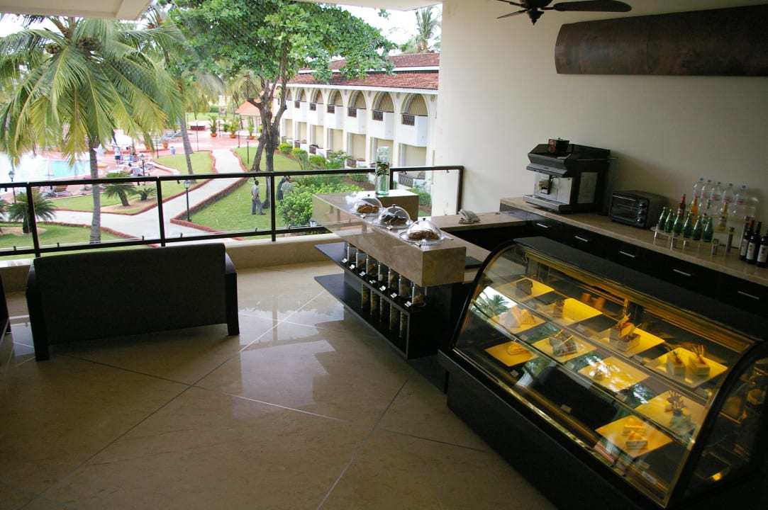 Kuchentheke in der Lobby Hotel Holiday Inn Resort Goa