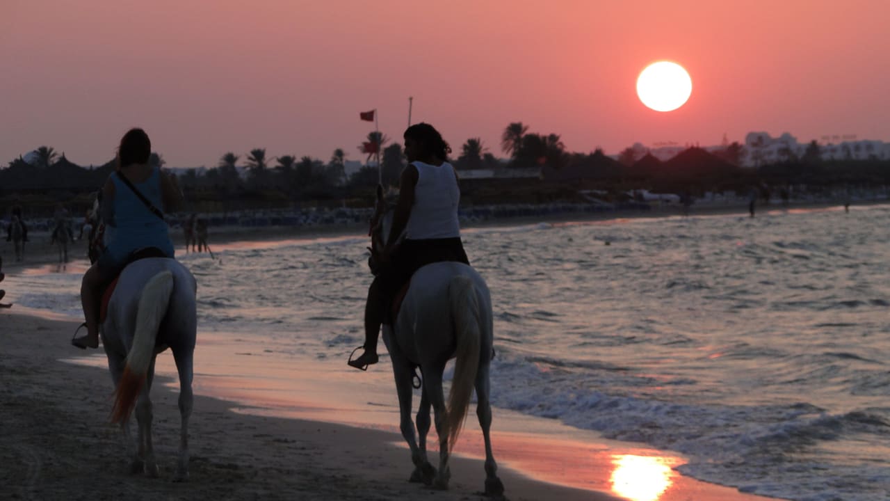 Sonnenuntergang mit Reiter Iberostar Waves Mehari Djerba