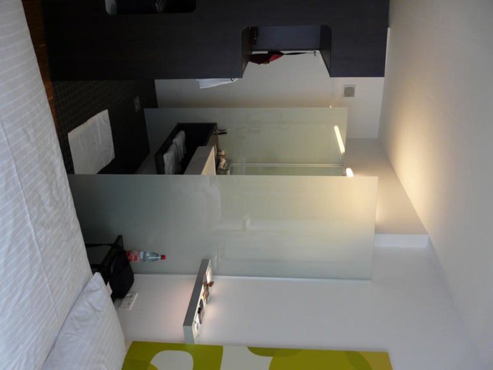 Blick zur offenen Dusche Arte Hotel Krems