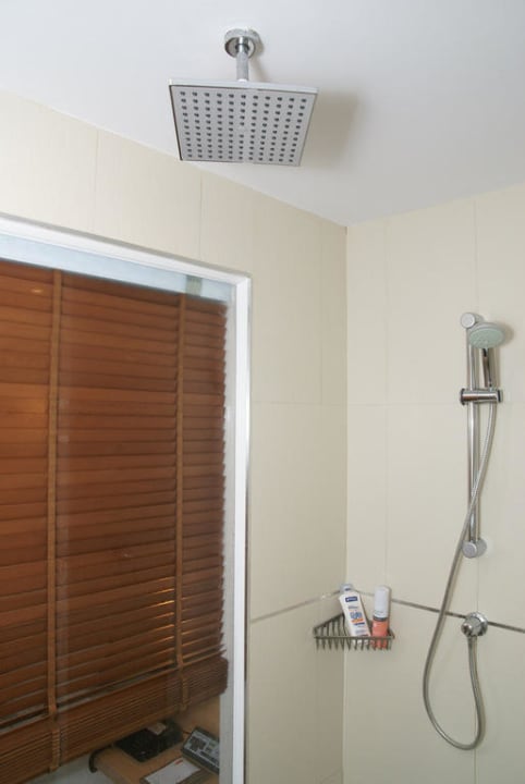 Regendusche und normale Brause Hotel Solo Sukhumvit 2