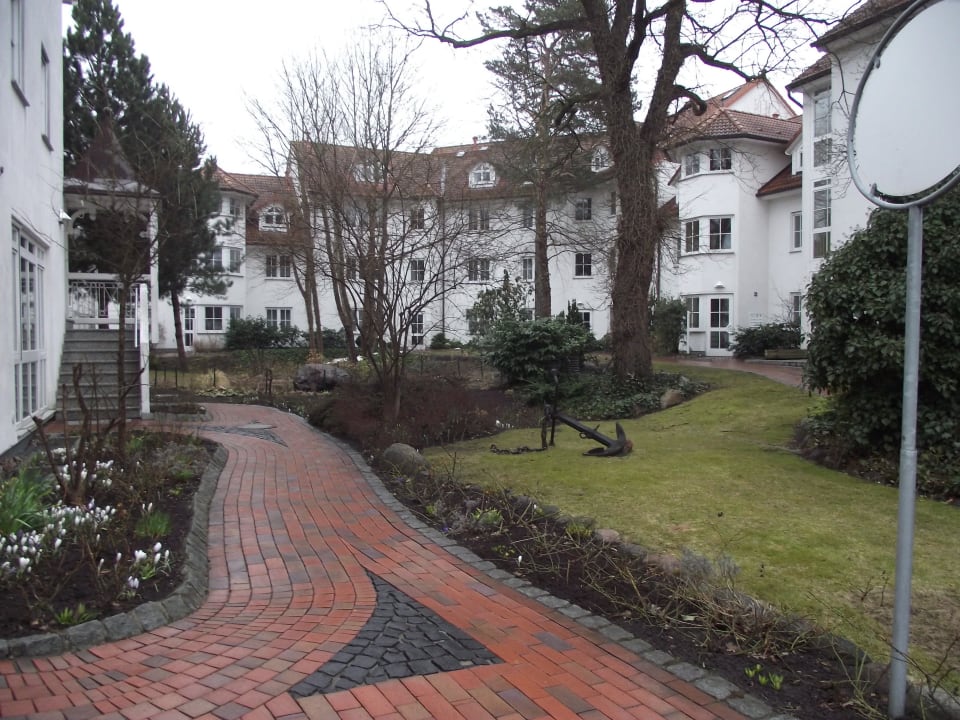 Von der Straße aus Hotel Binz Feriendomizil