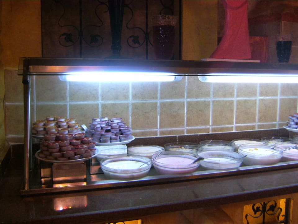 Diverse Joghurtsorten Pickalbatros Alf Leila Wa Leila Resort - Neverland Hurghada