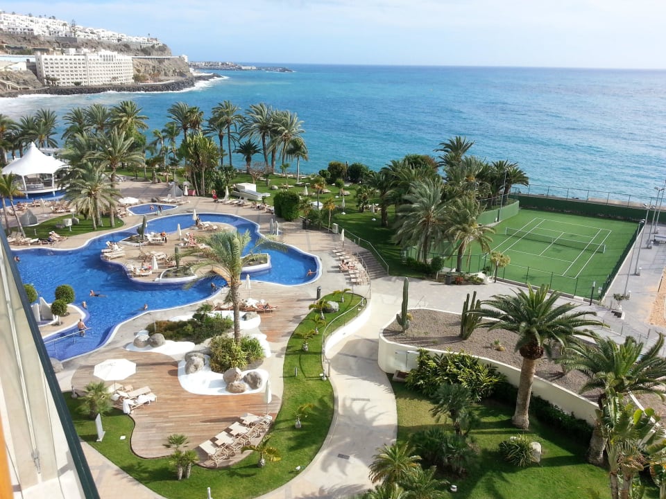 Blick auf die Poolanlage Radisson Blu Resort Gran Canaria