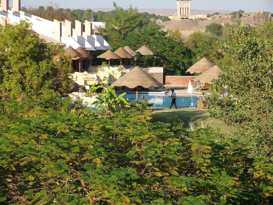 Garten und Poolbereich Pyramisa Island Hotel Aswan