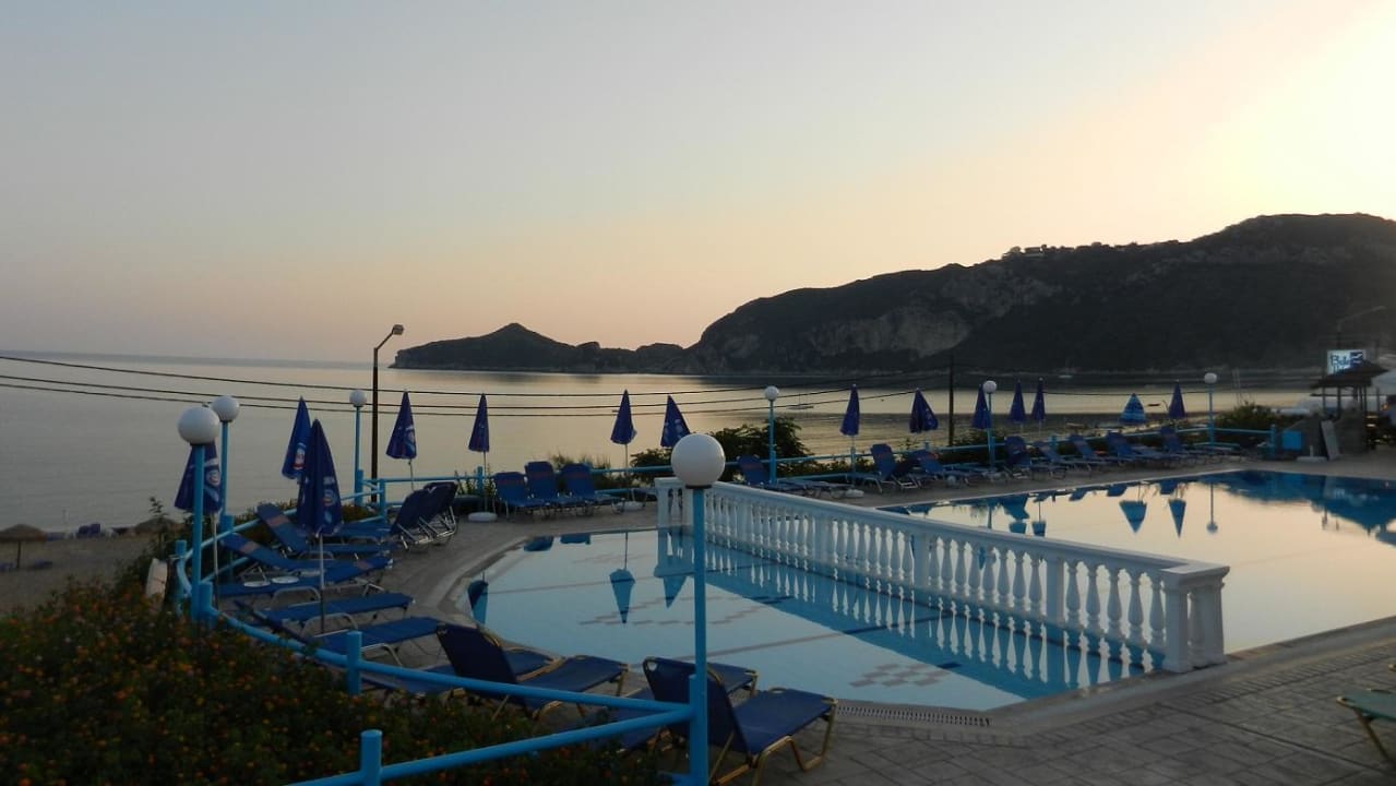Blick von der Terrasse des Restaurants Hotel Belle Helene Beach