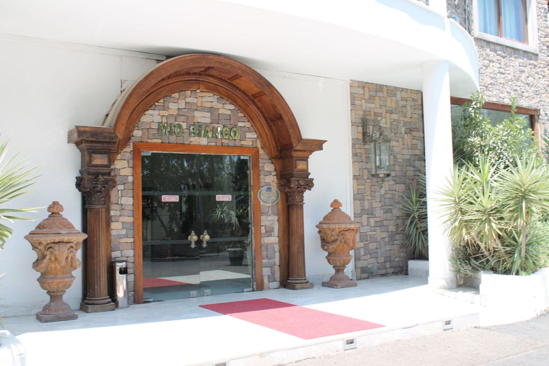 Wejćcie do hotelu Ladonia Hotels Mio Bianco