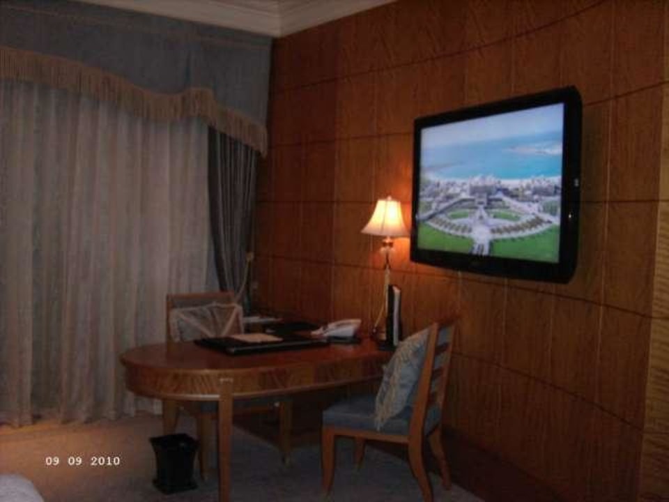 Schreibtisch und FS Emirates Palace Mandarin Oriental