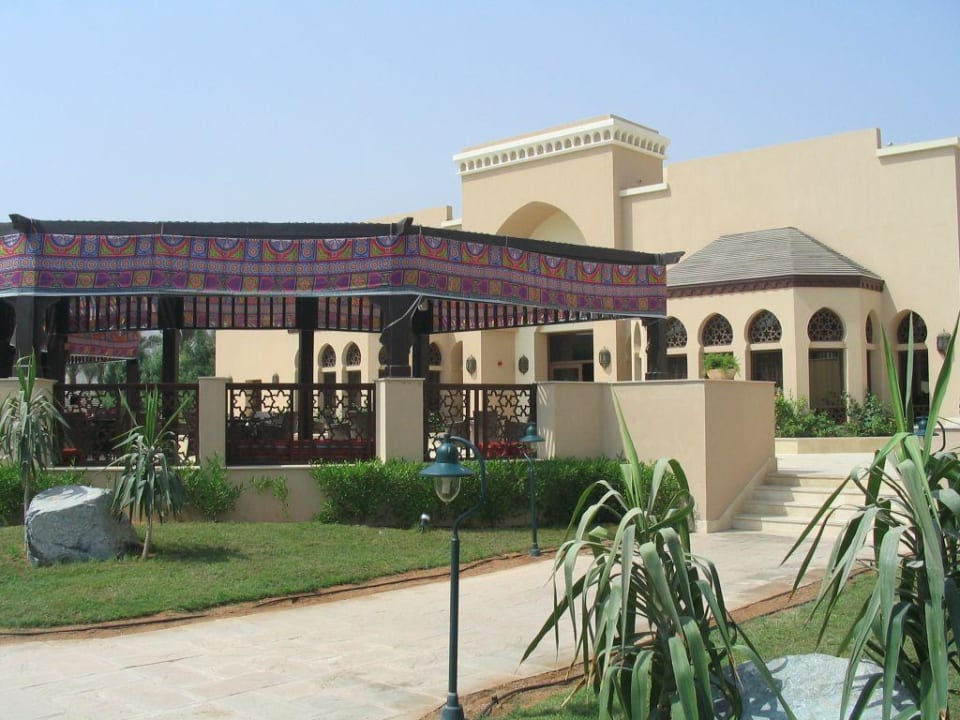 Blick auf das Shishazelt  Miramar Al Aqah Beach Resort