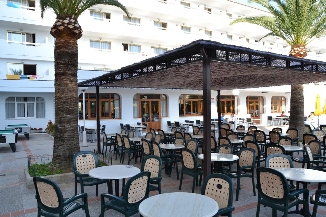 Sitzen am Pool Millor Sol