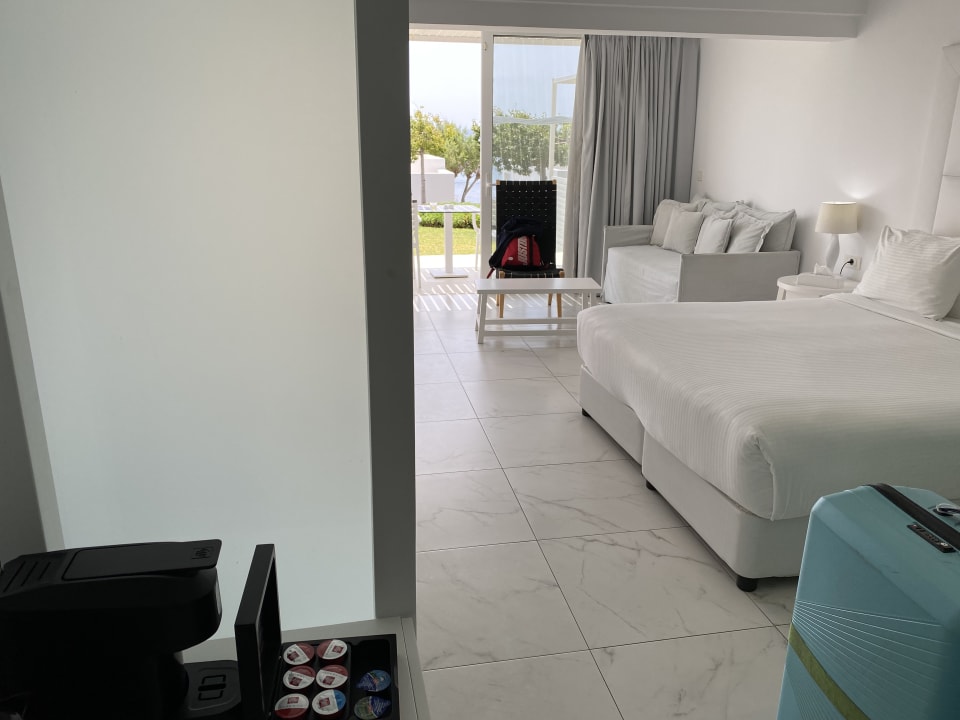 Zimmer Dimitra Beach Hotel & Suites