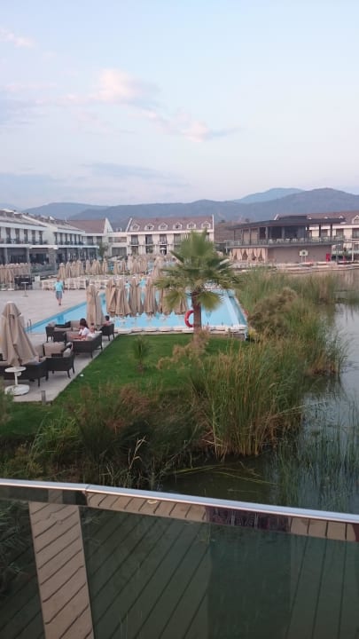 Blick von der Brücke Richtung Pool Jiva Beach Resort