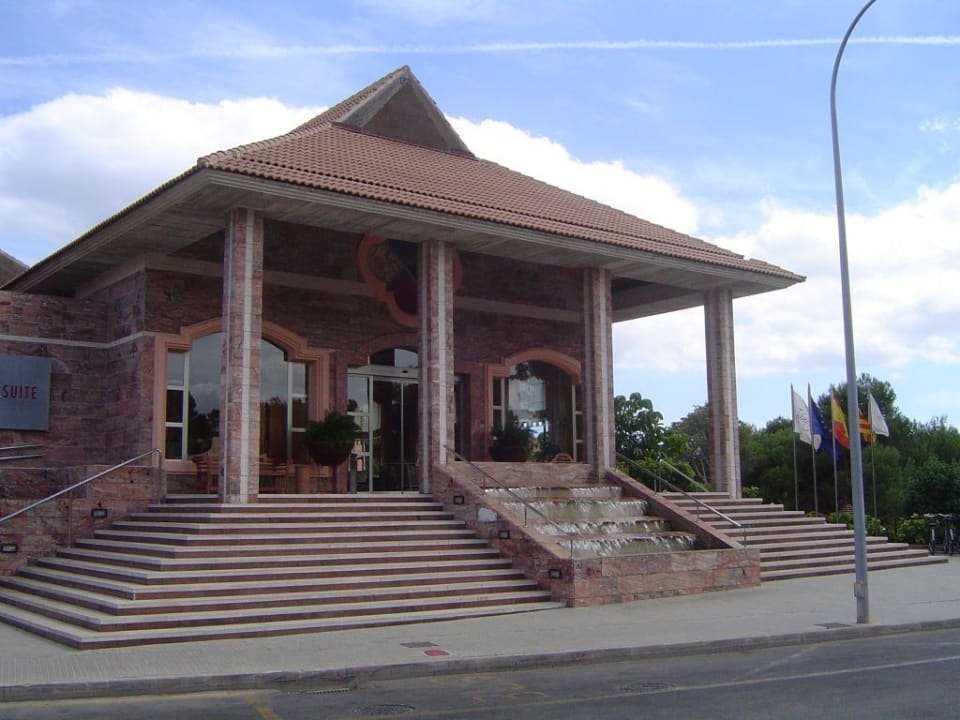 Hoteleingang VIVA Cala Mesquida Suites & Spa 16+