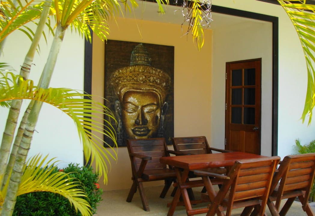 Terrassenbereich vor Bungalow Phuket Lotus Lodge