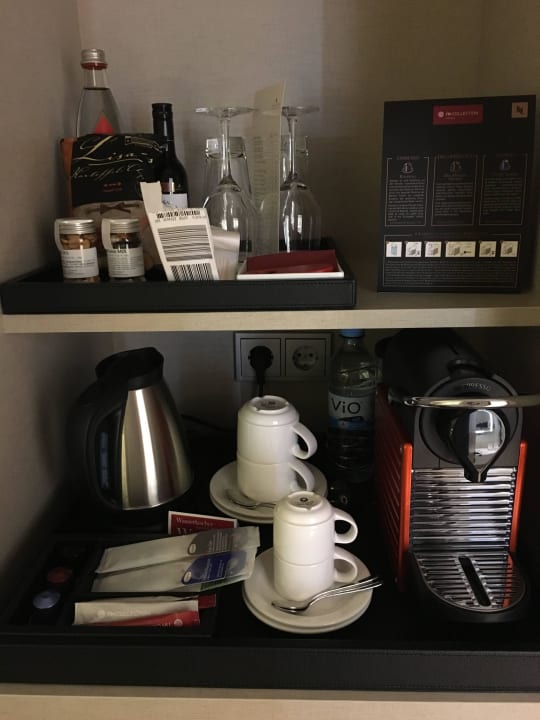 Kaffemaschine im Schrank NH Collection Berlin Mitte Friedrichstrasse