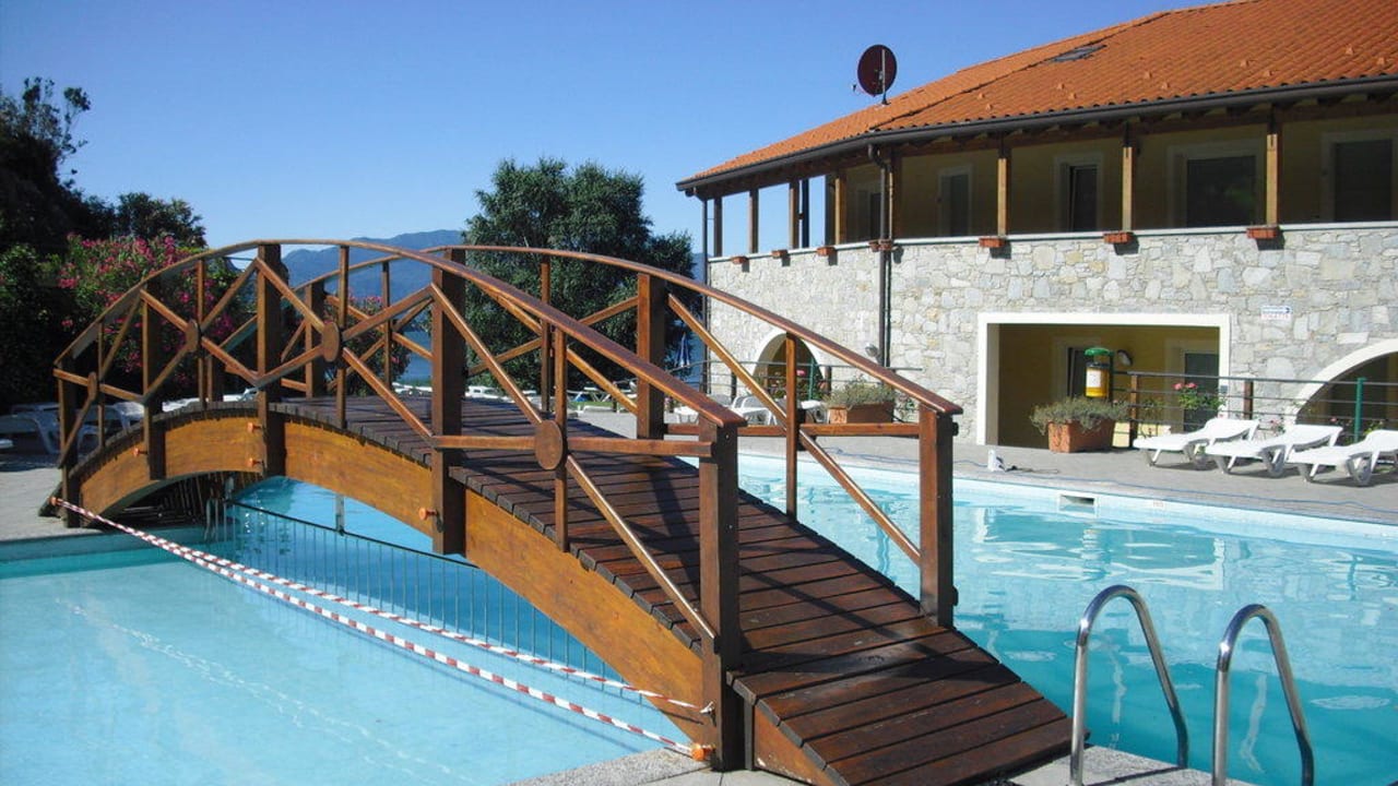 Blick über den pool Hotel Residence Oasi dei Celti
