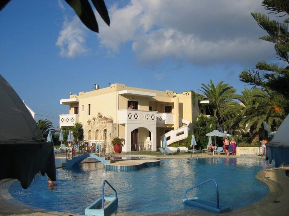 Pool bei der Poolbar Kastalia Village & Saint Nikolas Hotel