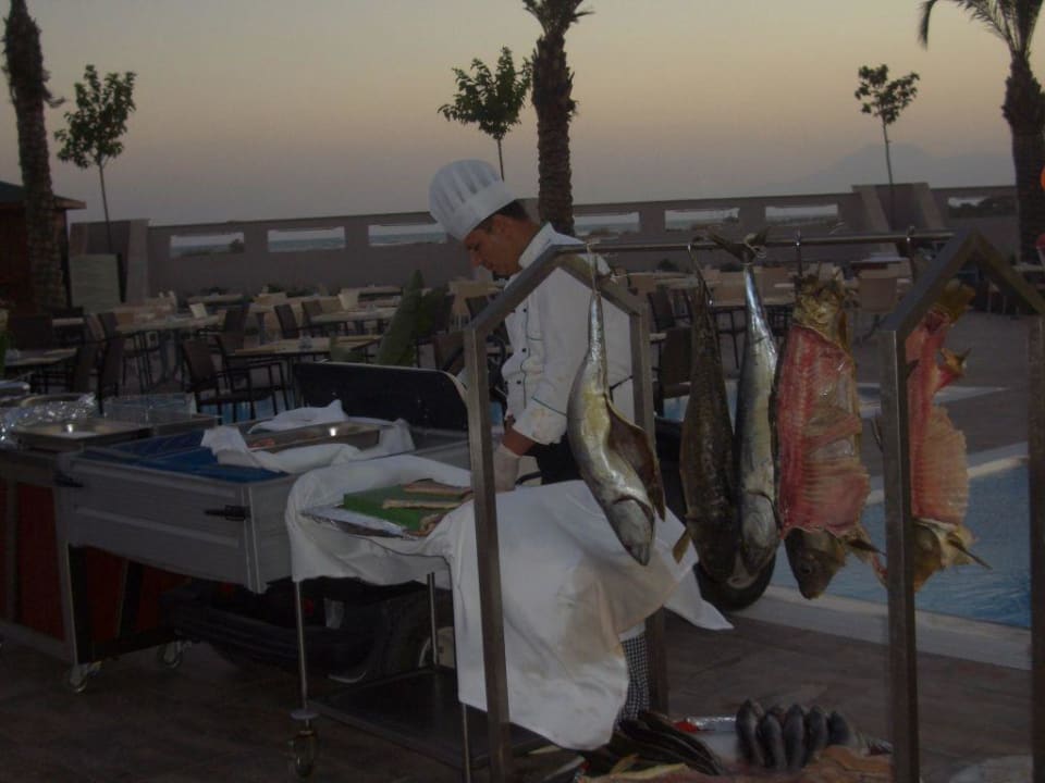 Buffet Saturn Palace Resort Hotel