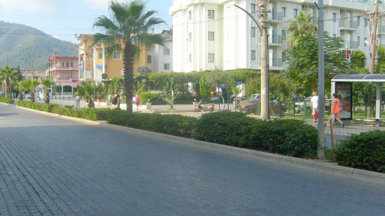 Straße vorm Hotel Grand Ideal SunConnect Grand Ideal Premium