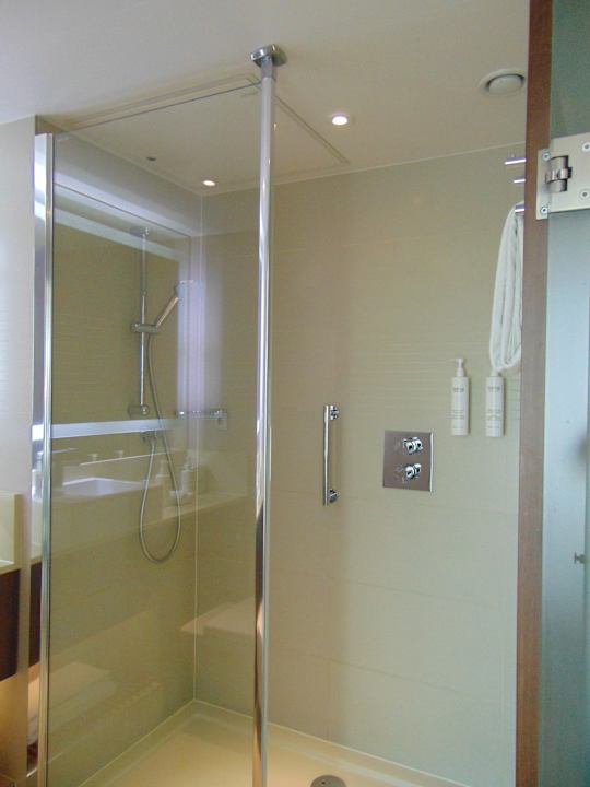 Zimmer Hotel Courtyard by Marriott Cologne