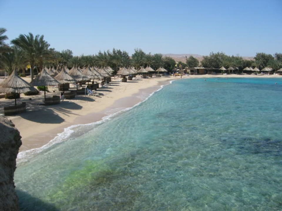 Strand direkt beim Hotel Mövenpick Resort El Quseir