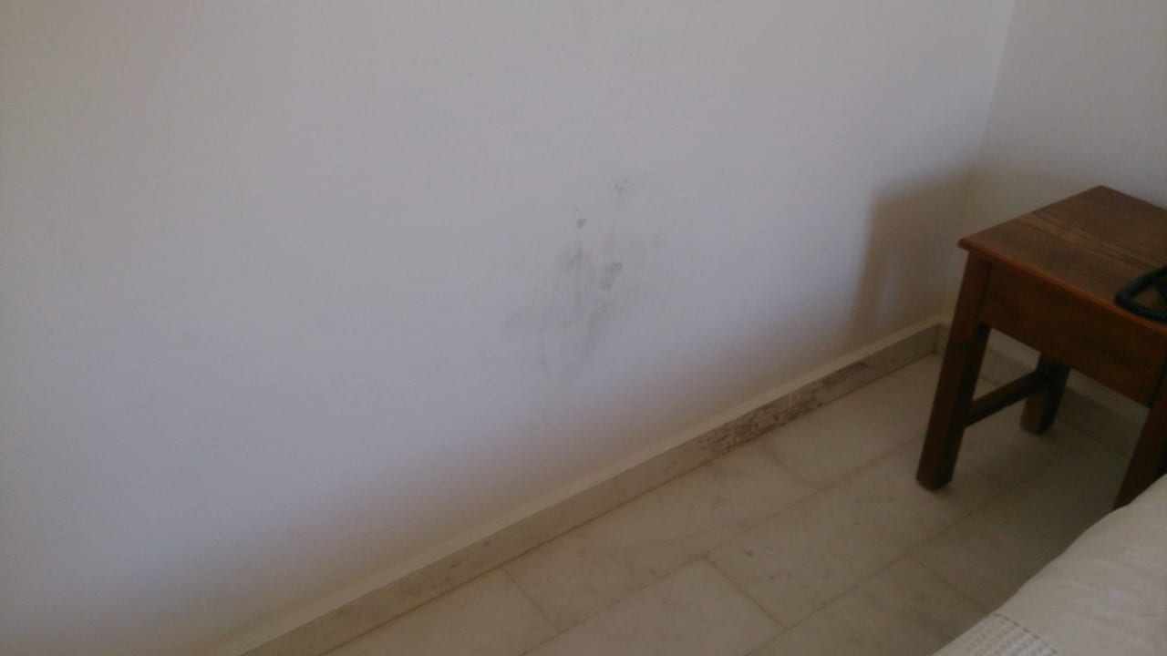 Schimmel an der Wand Hotel Geranion Village