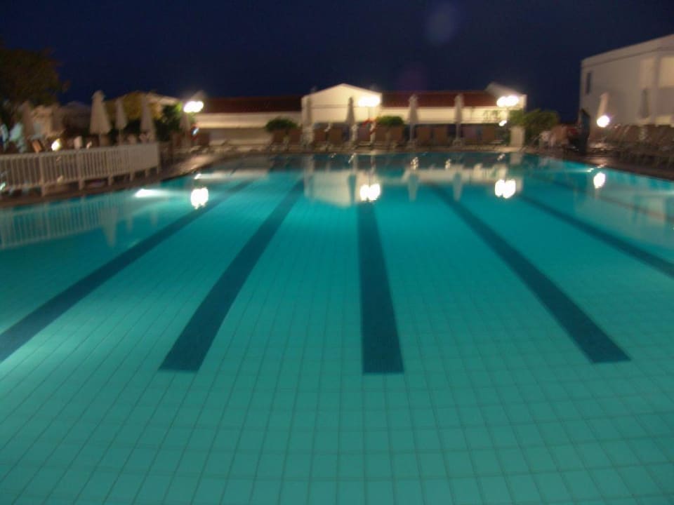 Pool bei Nacht AluaSoul Zakynthos - Adults only