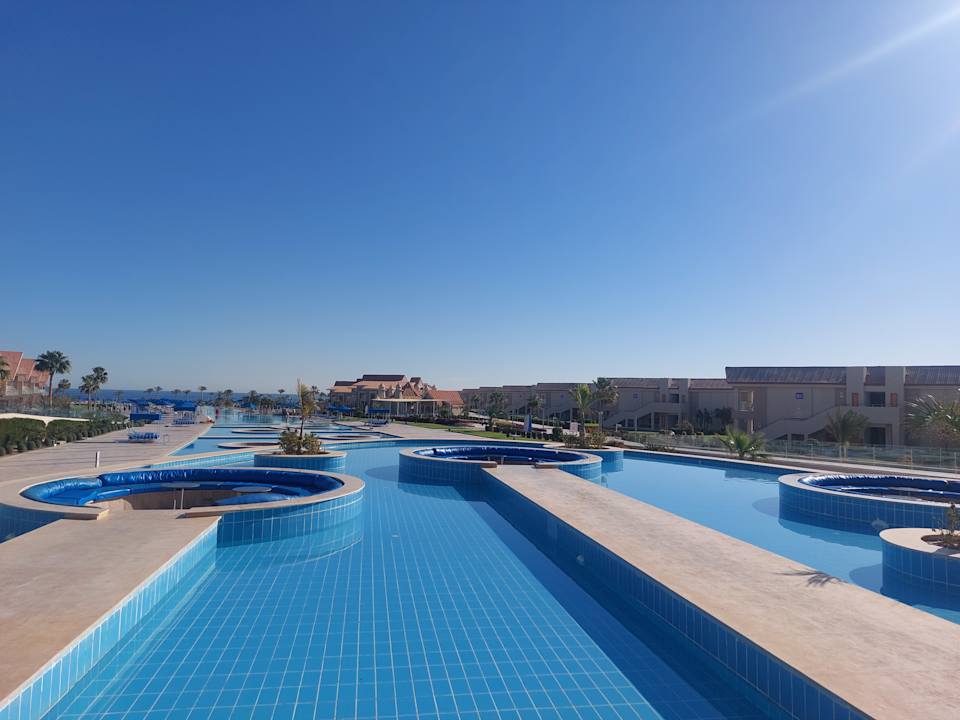 Außenansicht Pickalbatros Sea World Resort - Marsa Alam