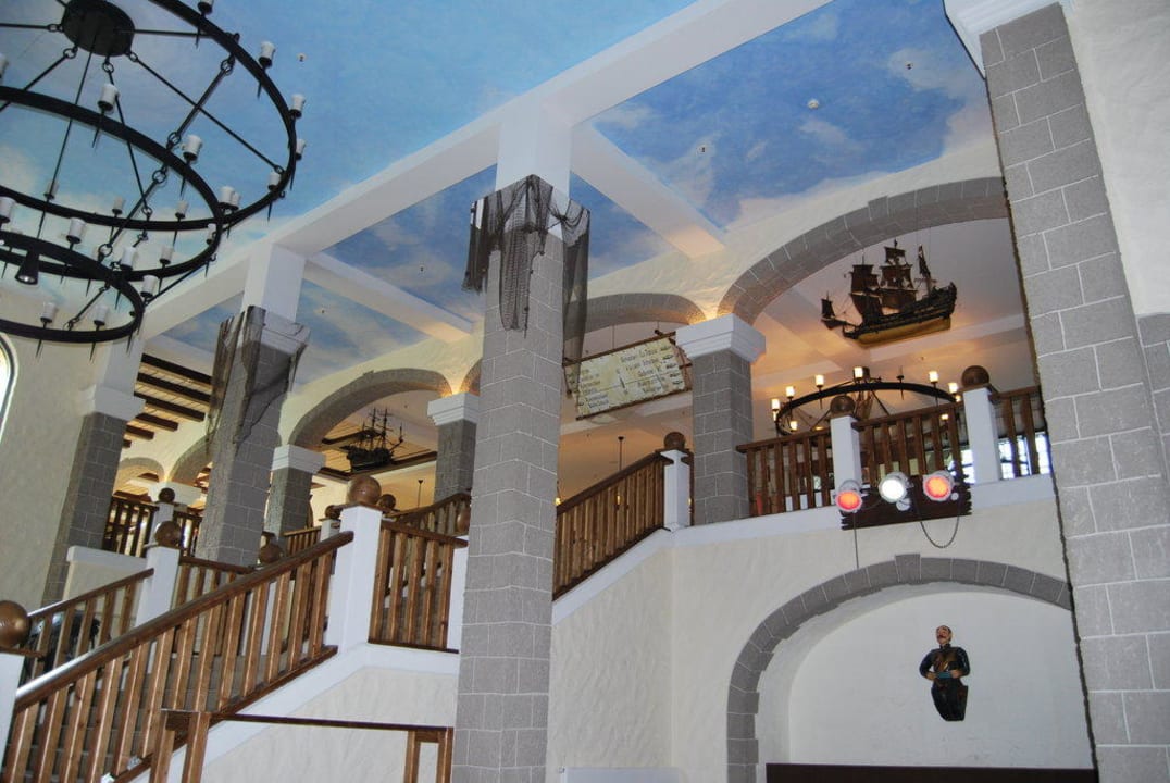 Unterer Eingangsbereich Heide Park Abenteuerhotel