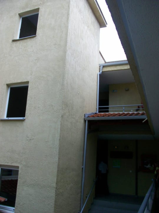 Wohnhaus von hinten (Eingang) alltoura Club Hotel Poseidon Palace