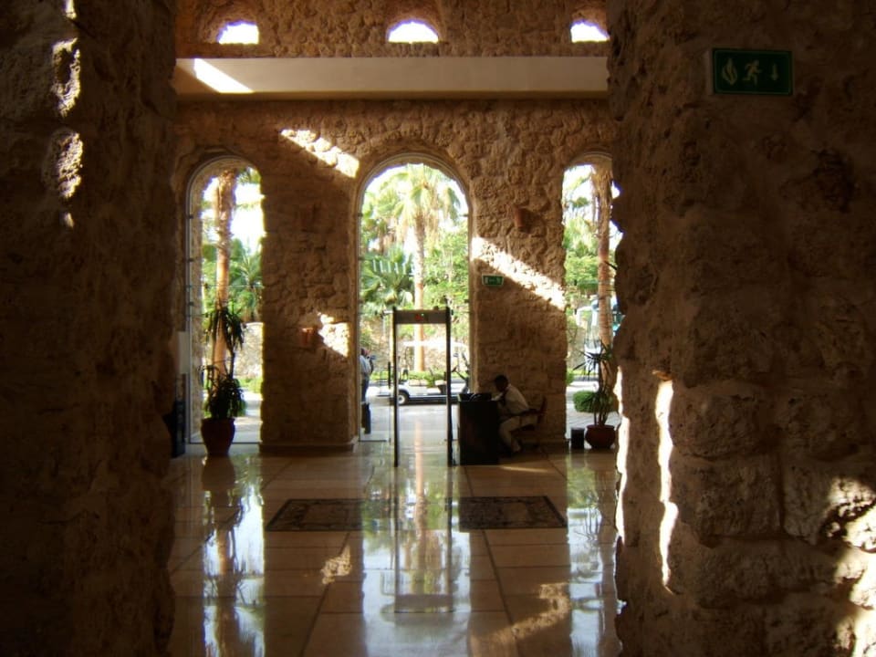 Ihr betretet das Hotel Pickalbatros Citadel Resort