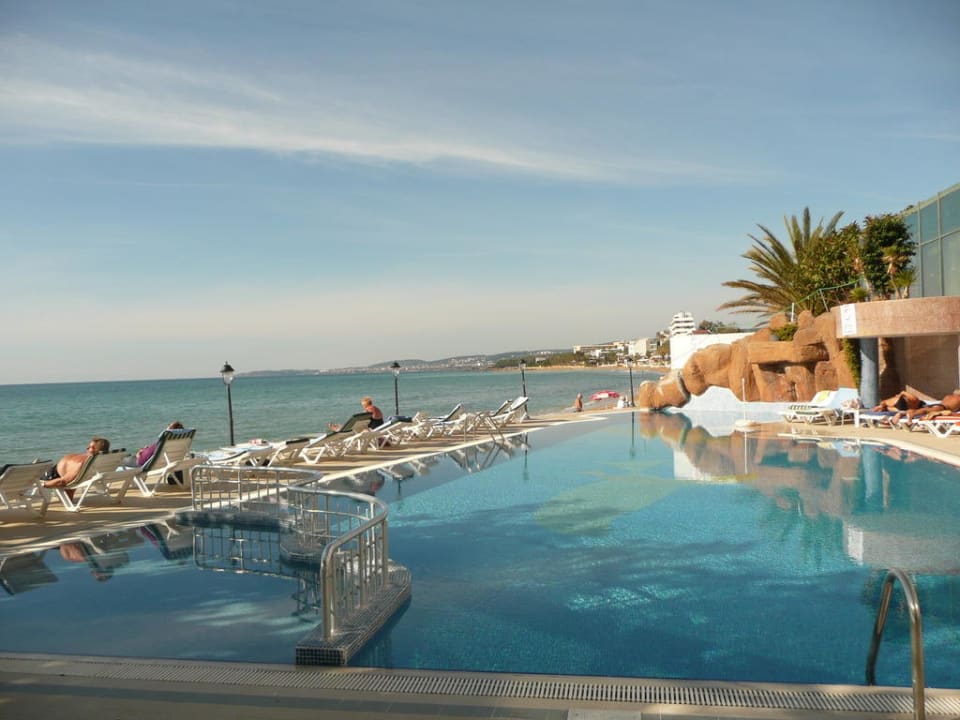 Der Outdoorpool oben Aska Hotel Just in Beach