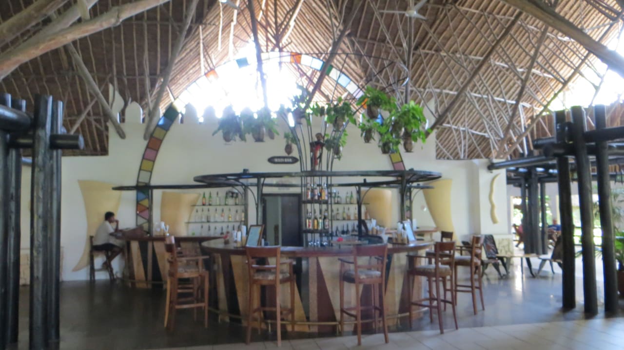 Die Lobbybar vor dem Restaurant Hotel Southern Palms Beach Resort