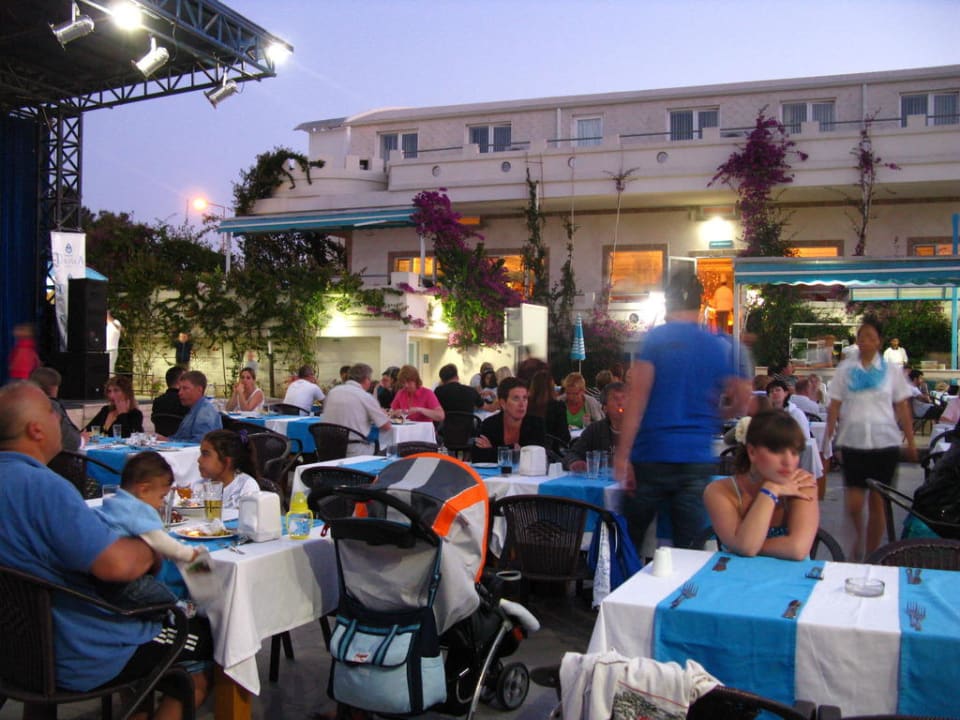 Das Outdoor-Restaurant Miarosa Kemer Beach