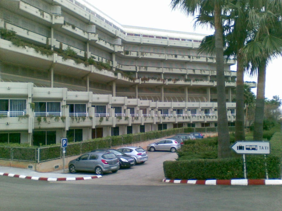 Der Hotel-Parkplatz Hipotels Mediterraneo