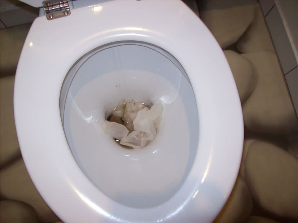 So fanden wir das Bad bei unserer Ankunft vor ibis Styles Hotel Paris Gare de l'Est Château Landon