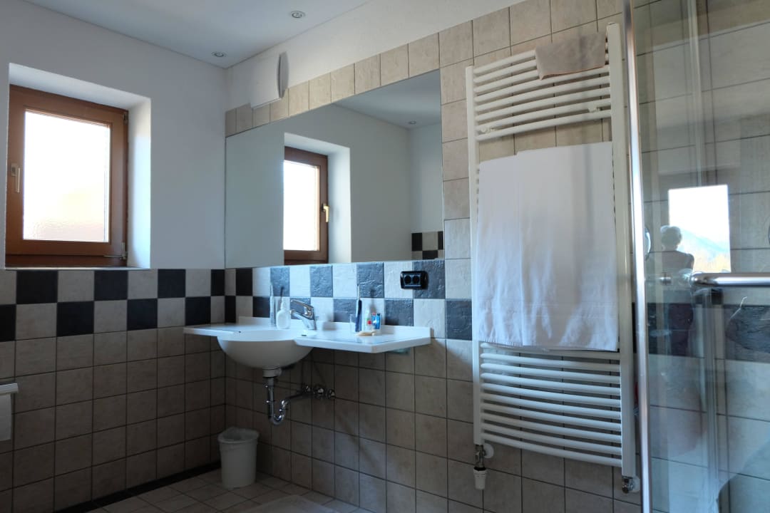 Großzügiges Badezimmer Hotel Dolomiten